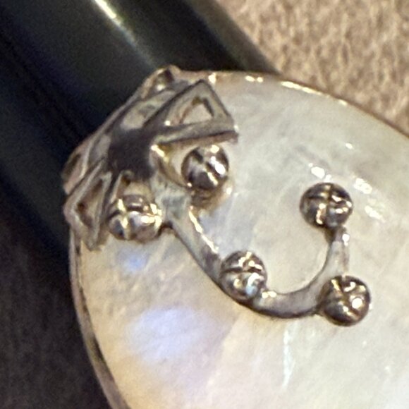 Huge Moonstone cabochon set in sterling silver, Ring size 8. - Picture 5 of 8